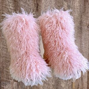 NWT Pink Mongolian Fur Boots - 7.5